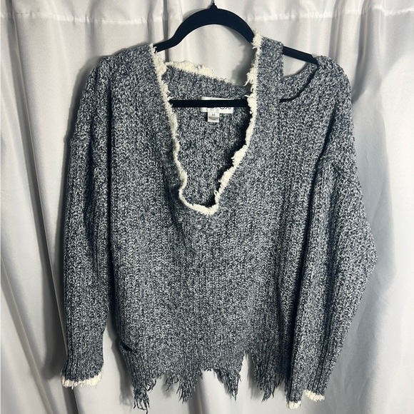 Wildfox Oversized Womens Sweater Size M V-Neck Fringe Distressed Pullover - Picture 1 of 8